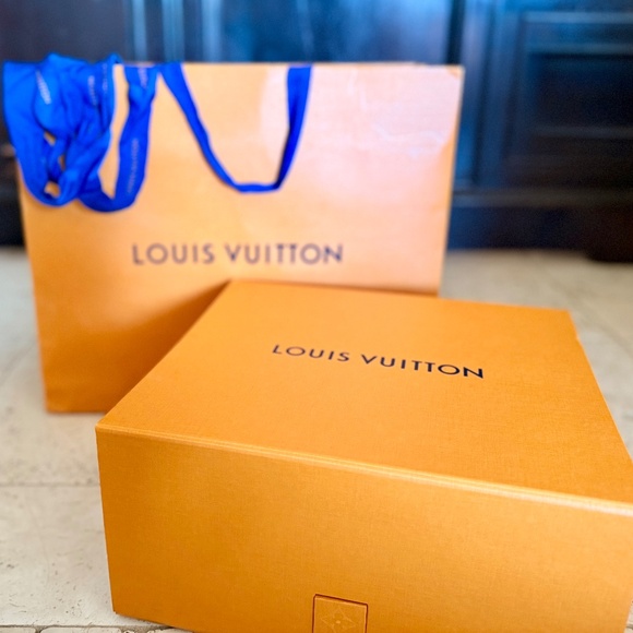 Louis Vuitton Gift Box with Ribbon and Bag-New - Picture 1 of 5